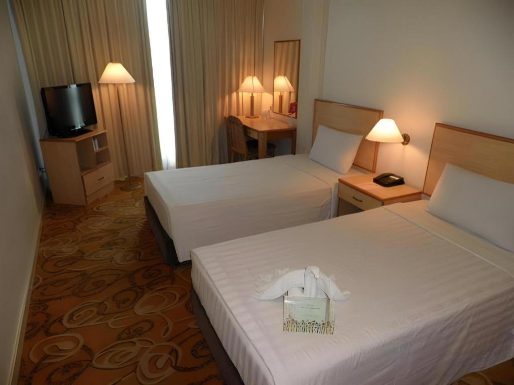 The Orchid Hotel Сибу Екстериор снимка