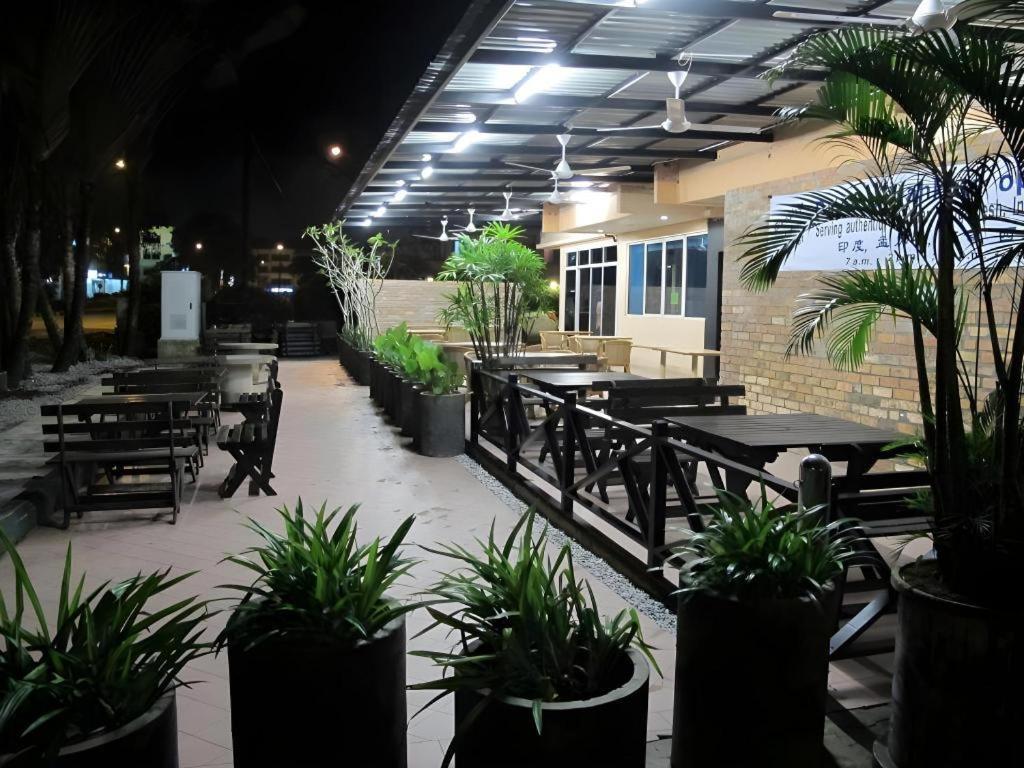 The Orchid Hotel Сибу Екстериор снимка