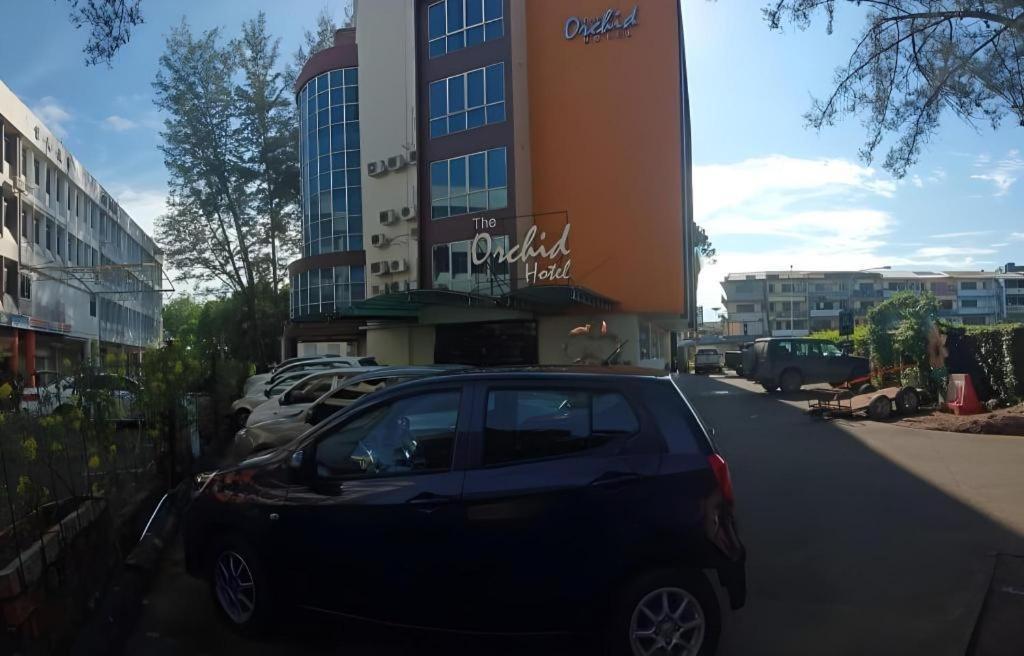 The Orchid Hotel Сибу Екстериор снимка