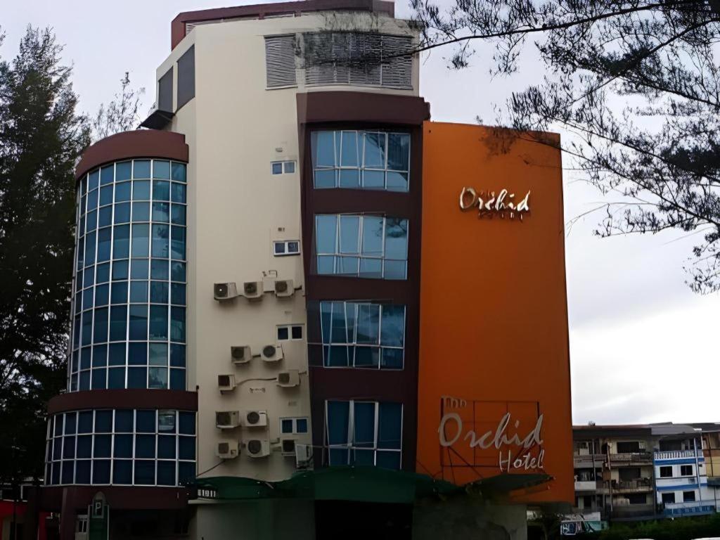 The Orchid Hotel Сибу Екстериор снимка