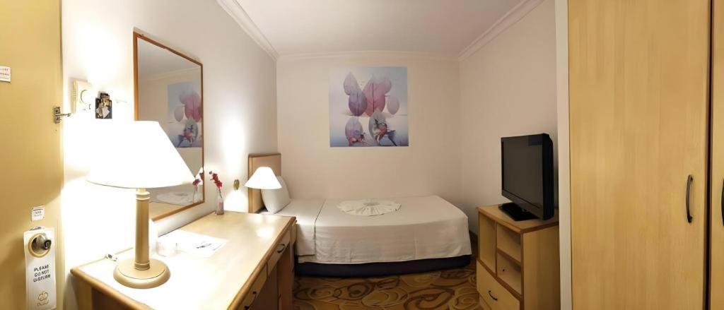 The Orchid Hotel Сибу Екстериор снимка