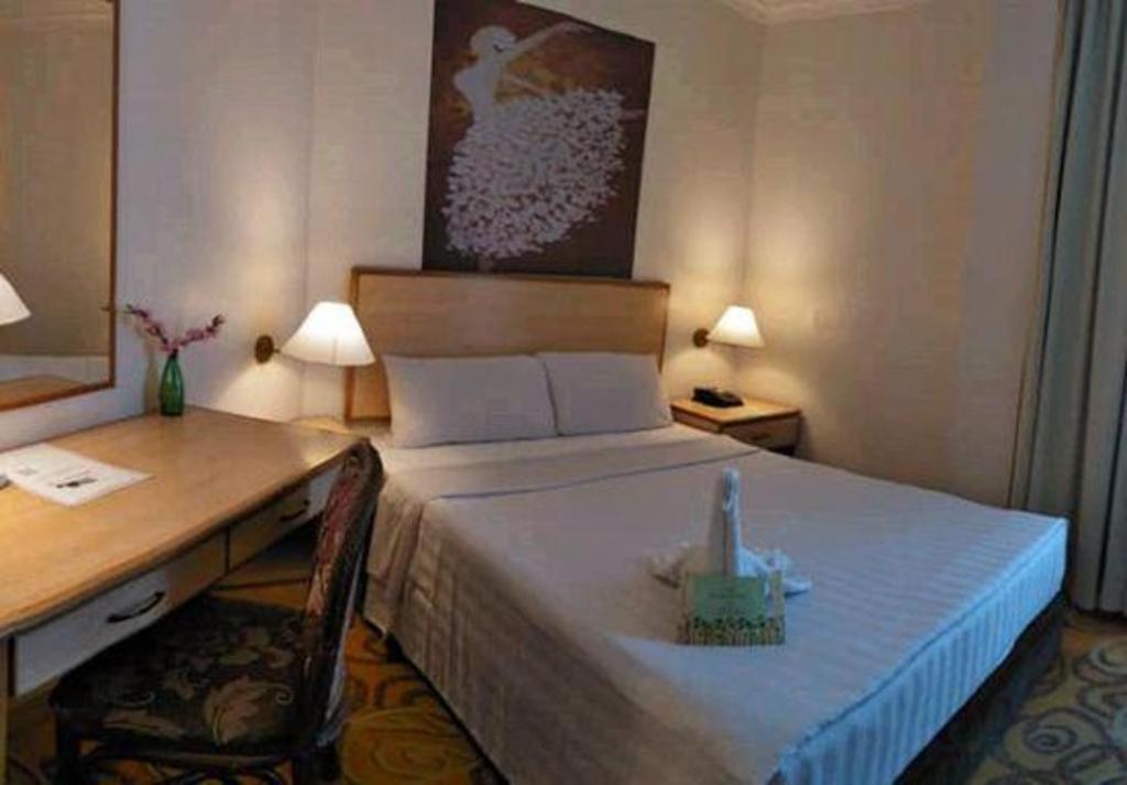The Orchid Hotel Сибу Екстериор снимка