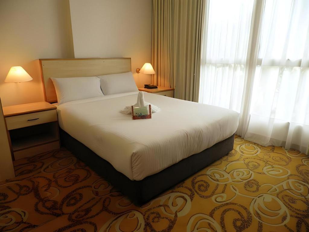 The Orchid Hotel Сибу Екстериор снимка
