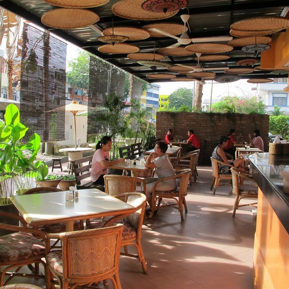 The Orchid Hotel Сибу Екстериор снимка