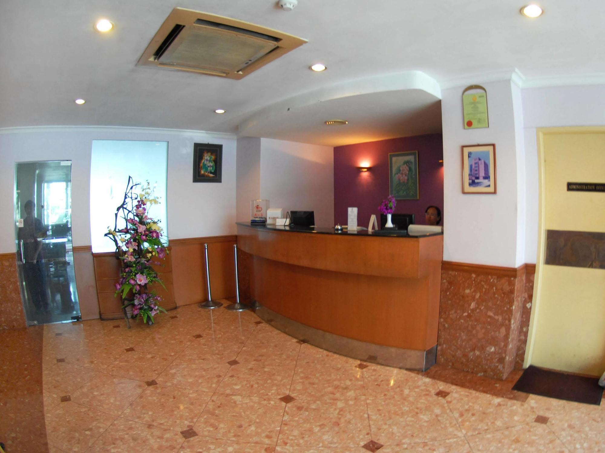 The Orchid Hotel Сибу Екстериор снимка